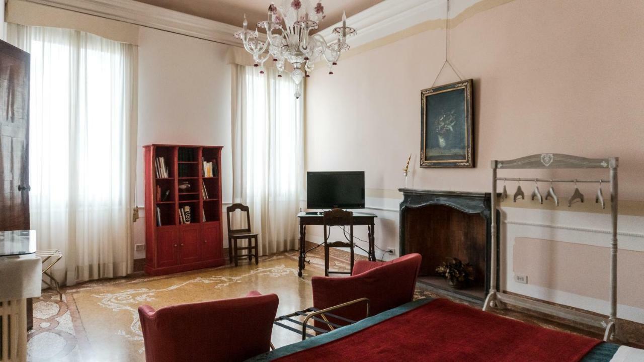 Luxury Balcony Apartment Veneţia Exterior foto